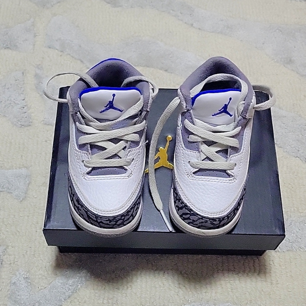 Jordan retro blue and white 7C